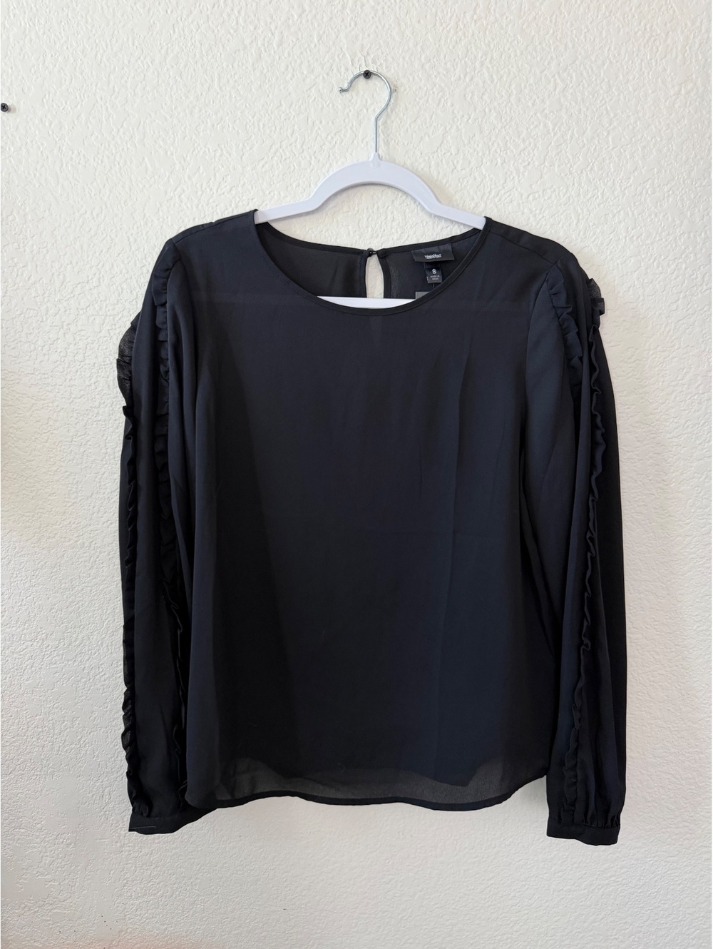 Office siren Xhilaration Black Long Sleeve Ruffle Trim Blouse Size S